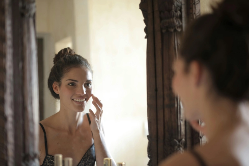 L'acide N-acétylneuraminique dans les soins du visage